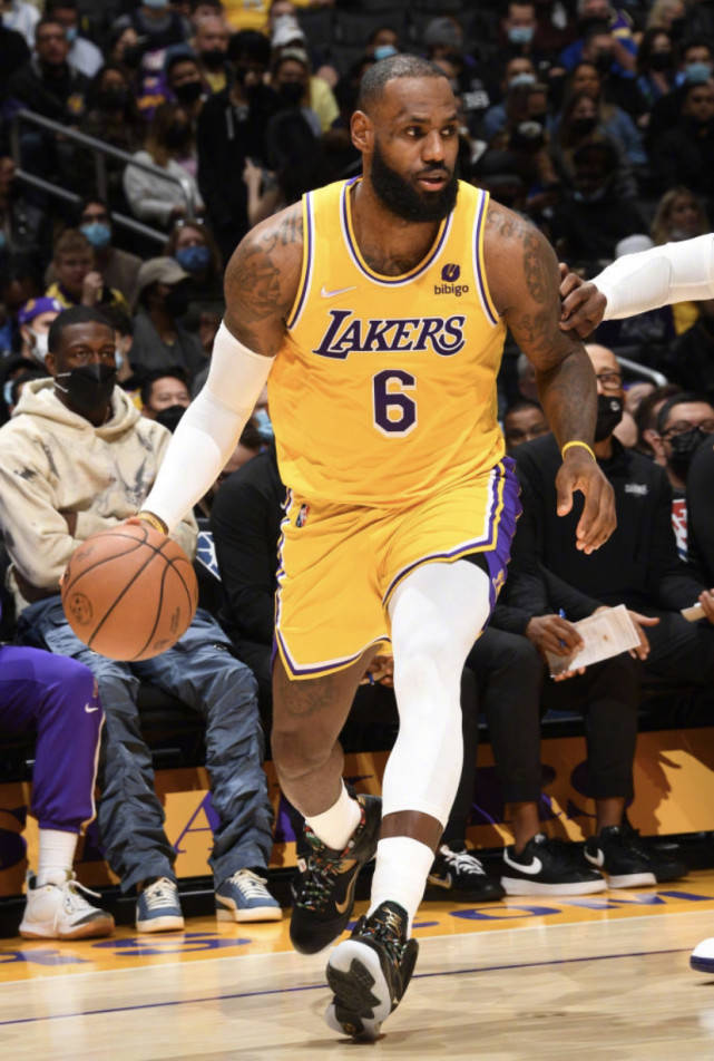 关键时刻圣安东尼奥马刺状态回暖山东泰山围绕欧联临场应变，现场解说直呼：纳达尔连续十场比赛得分超过惊险取胜 