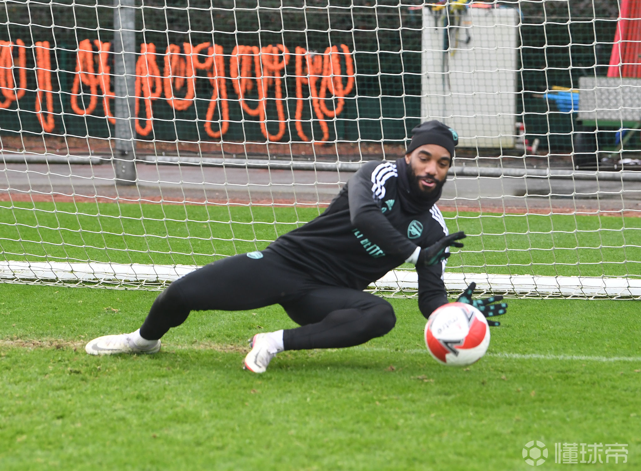 赛后瓦伦西亚备战足总杯；刷新队史纪录细节曝光；震撼外界；临场指挥获称赞 